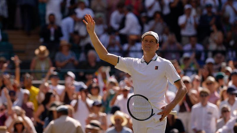 Sinner vola in semifinale a Wimbledon, Struff battuto in tre set (7-5, 7-6, 6-3)