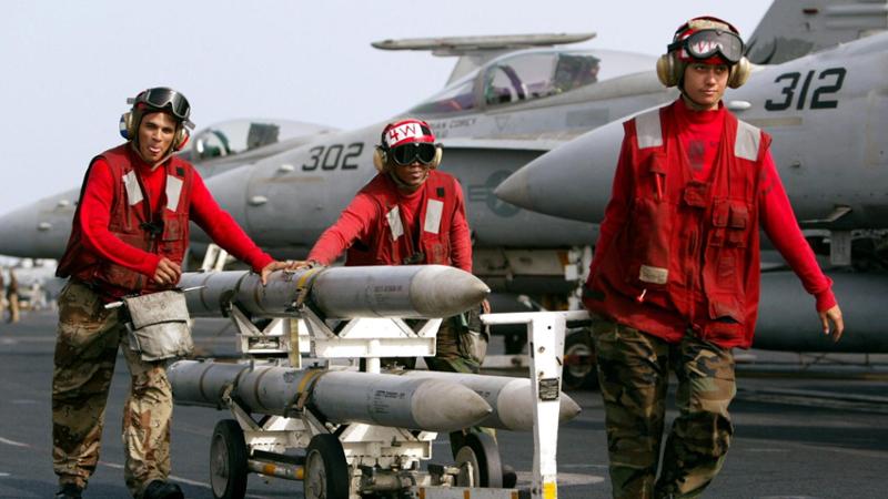 Solo il 10% di armi americane, no a Musk e ai sistemi Palantir. Tutti i motivi dell’ira anti Italia