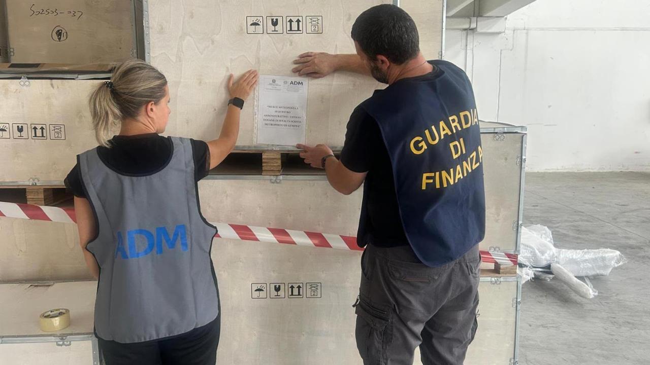 Orologi, karaoke e cuffie: bloccati a Rivalta Scrivia 40 mila prodotti elettronici cinesi insicuri