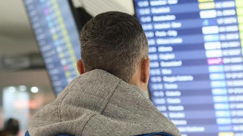Fino a 800 euro per un aereo Torino-Roma: ecco cosa sta succedendo ai prezzi dei voli in Italia