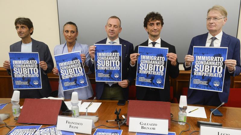 Stretta di Lega e Fdi sugli stranieri. L’opposizione: “Più razzisti di Vannacci”
