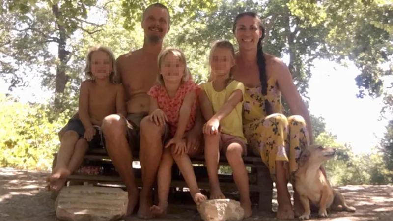 Bimbi del bosco, la svolta è vicina: l’iscrizione a scuola la chiave per tornare a casa