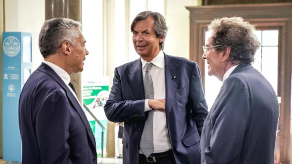 L’ad Intesa Sanpaolo: “In imbarazzo per il dibattito sulle armi: prima il sociale”