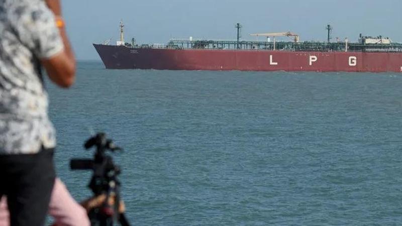 Con il blocco di Hormuz sale il gas, meno il petrolio. Ma sul gasolio ora pesa la crisi russa