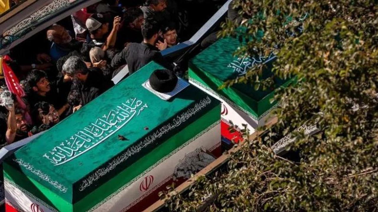 Colpito sito militare iraniano, gli Usa: “Non siamo stati noi”. Terminati i funerali di Khamenei