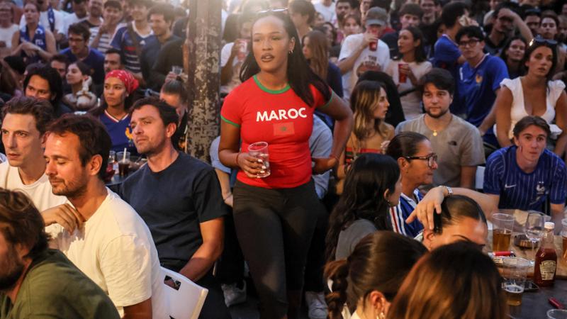 Trionfo e delusione in una Parigi blindata