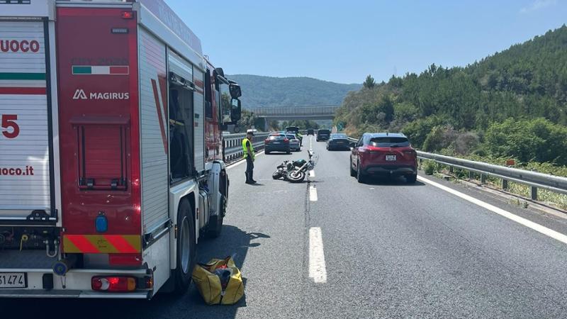 Savona, grave incidente in autostrada: muore un motociclista, casello chiuso