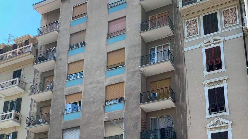 Bimbo di tre anni cade da un balcone a Savona