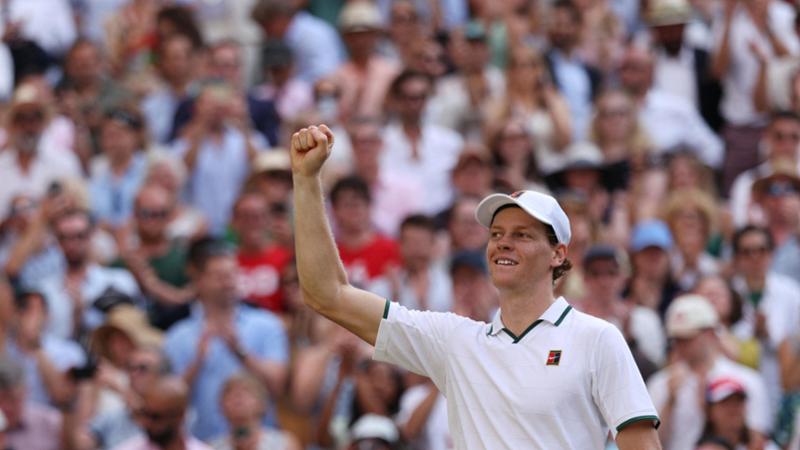 Sinner spazza via Djokovic e torna in finale a Wimbledon. Domenica sfiderà Zverev