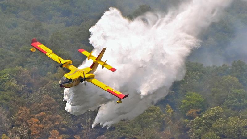 Incendi in Ossola. A Premosello un “esercito” di 200 persone e 4 aerei