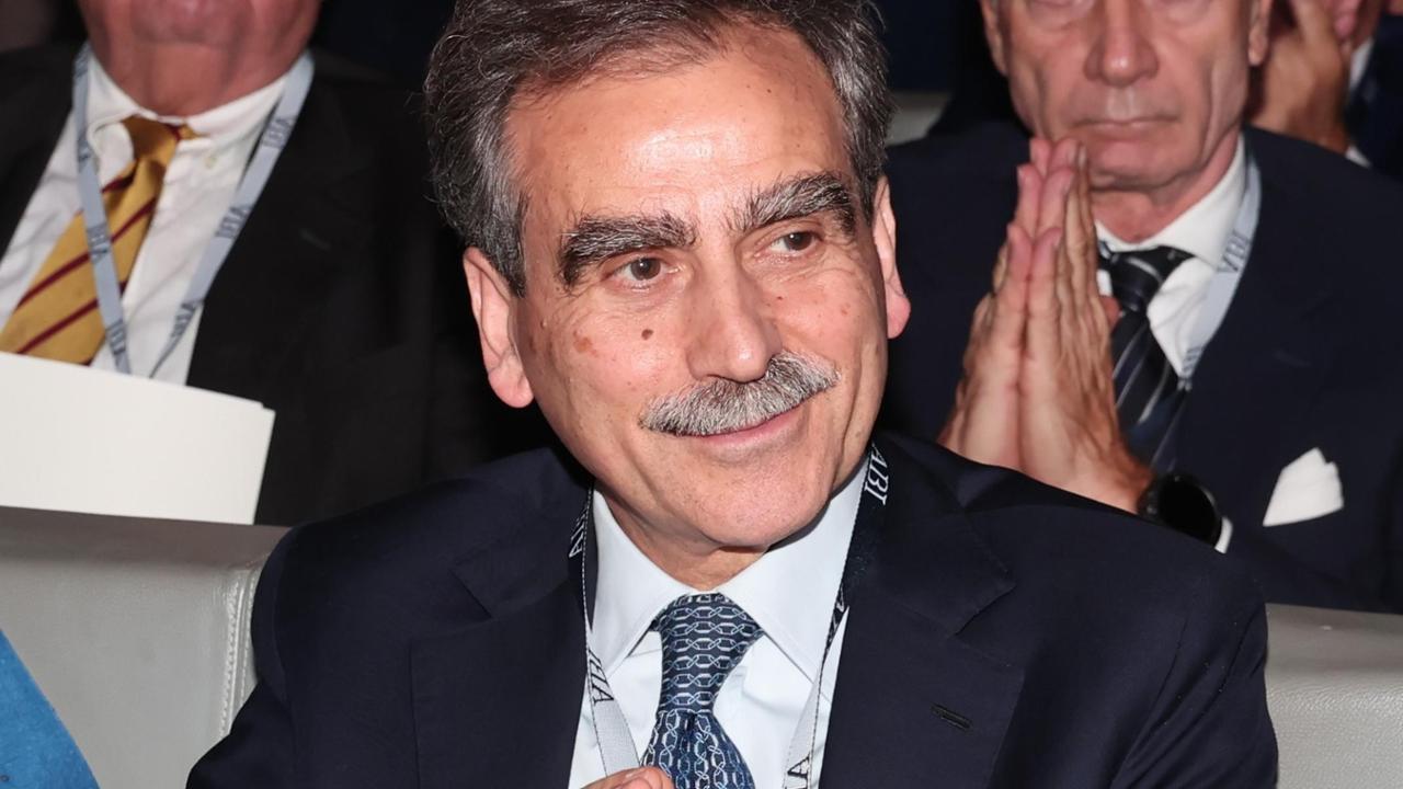 Luigi Lovaglio: “Niente spezzatino in Monte dei Paschi. Reagiremo a chi vuole prendersi Generali”