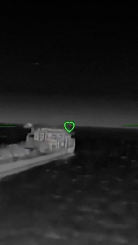 Il drone punta la nave e poi si perde la comunicazione: così l'Ucraina distrugge le petroliere russe