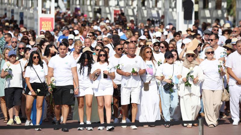 Nizza ricorda la strage sulla Promenade, marcia silenziosa per ricordare l’attentato di 10 anni fa