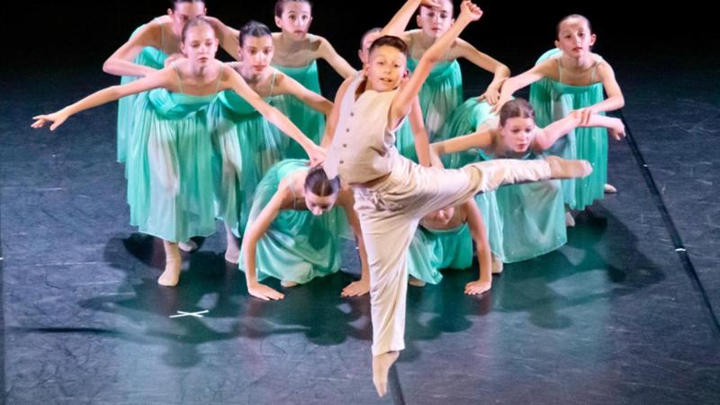 Il sogno di Emanuele Pulzella, a 11 anni alla Scala: “Ballare è libertà, diventerò come Bolle”