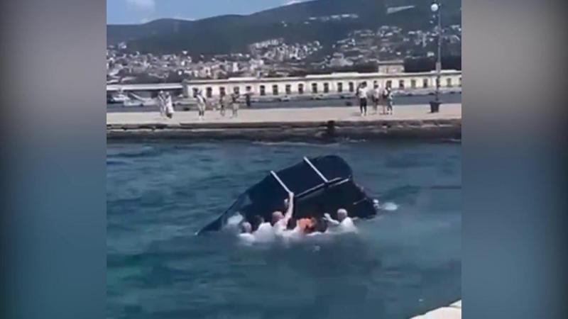 Salvato automobilista precipitato in mare a Trieste