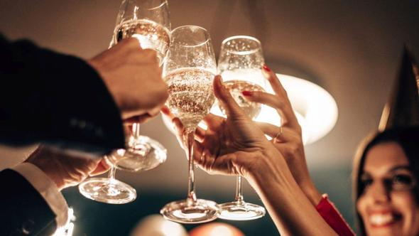 Sos vino: 6,2 miliardi di bottiglie ferme e prezzi in picchiata. Uiv al governo: “Soluzioni urgenti”
