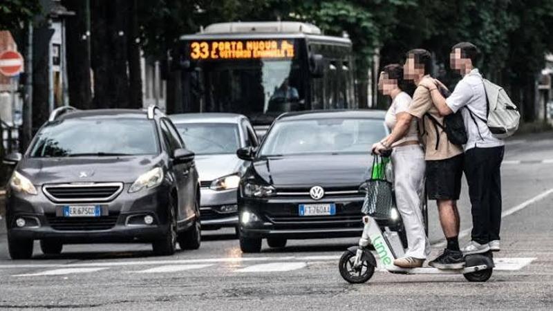 Il paradosso dei monopattini: scatta l’obbligo di assicurazione, ma 5 su 6 viaggiano senza targa