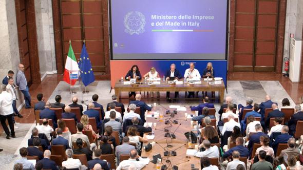 Urso all’Europa: “Entro l’anno le riforme per l’industria”. Le Regioni: una Zes per l’auto