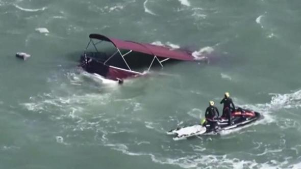 Tragedia davanti ad Alcatraz, barca affonda nella baia: un morto e tre dispersi