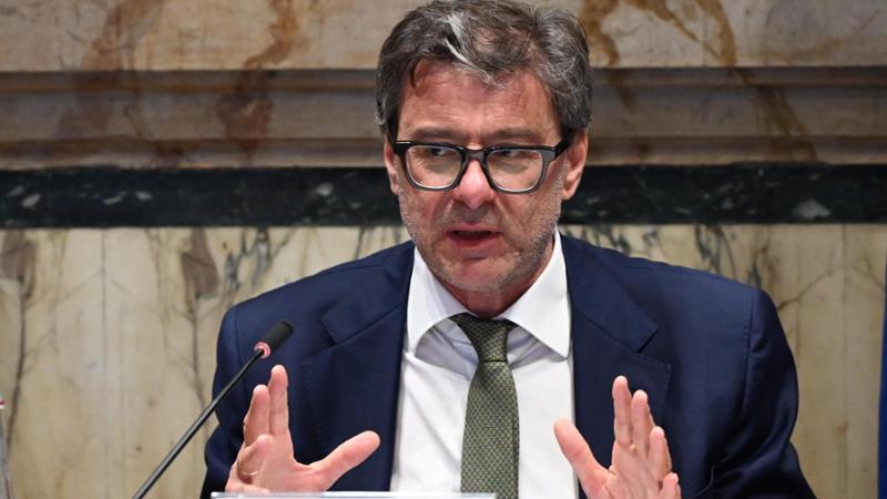 Giorgetti: “Esaurito il ruolo del governo come azionista pubblico delle banche”