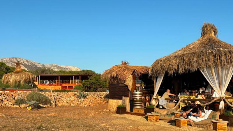 Assalto a Favignana, scoppia la rivolta contro i chioschi in spiaggia: “Rapinata la nostra bellezza”