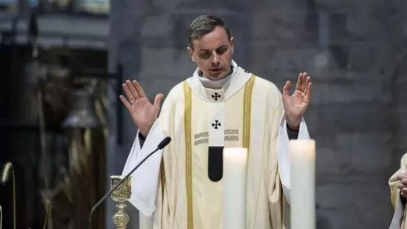 Preti sposati, apertura dei vescovi belgi: "Arricchirebbero la Chiesa" - La  Stampa