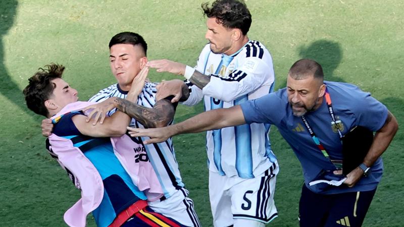 Insulti e spintoni, la Fifa apre un’indagine sul far west tra Spagna e Argentina