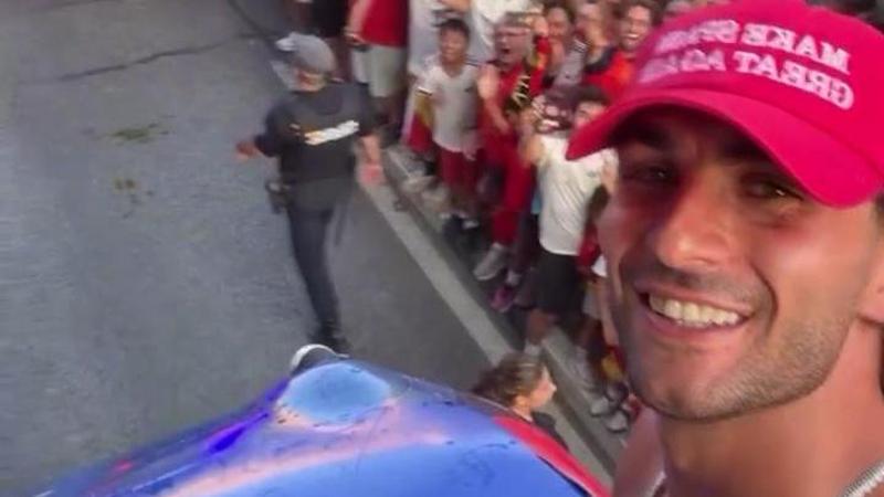 Ferran Torres e la parodia di Trump alla festa per il Mondiale: il cappellino "Make Spain great again"