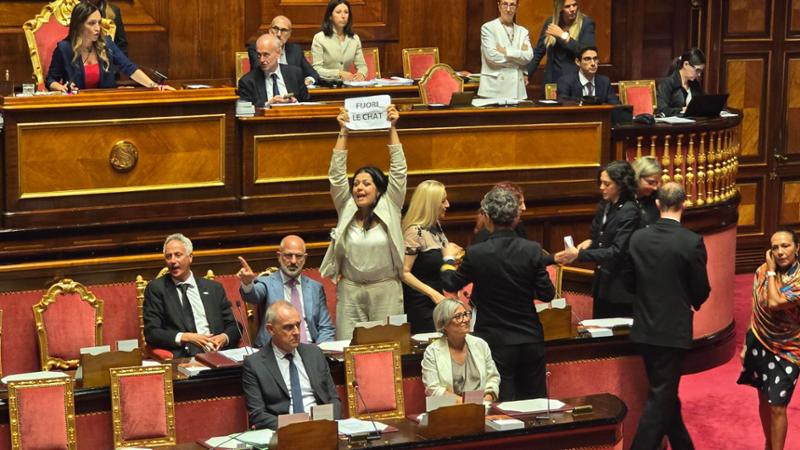 Camera: no della giunta ai magistrati che chiedono di acquisire le chat di Delmastro. Caos in Aula