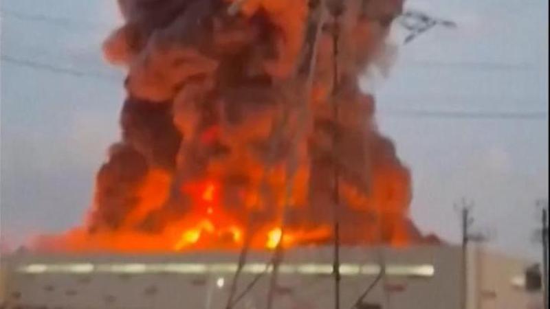 Bombe ucraine sulla Russia: in fiamme i magazzini dell'Amazon russo