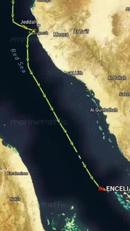 Mar Rosso, petroliera saudita in fiamme dopo un attacco degli Houthi: la rotta della Encelia