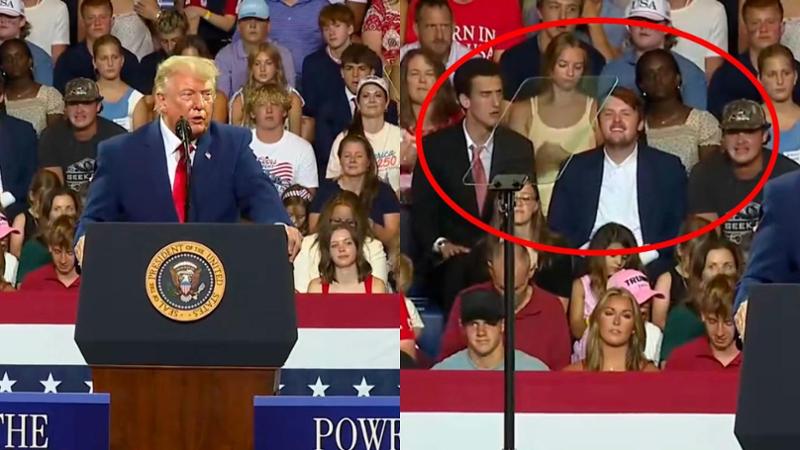 Così il comizio diventa una farsa, tre ragazzi nel pubblico prendono in giro Trump in Georgia