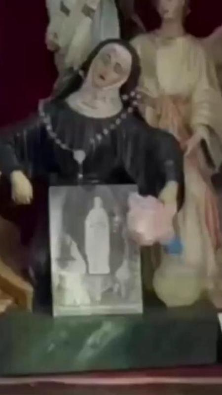 Sorpresa tra le statuette dei Santi nell'altarino domestico, la polizia trova 100 grammi di cocaina