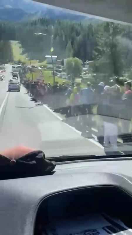 La fila infinita per le Tre Cime: il video che racconta l’assalto dei turisti alle Dolomiti
