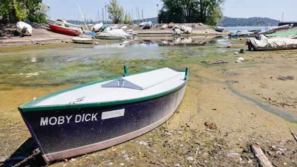 Il Lago Maggiore è a secco, la darsena ad Arona diventa un “parcheggio di barche”