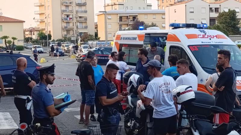 Livorno, clochard tenta di accoltellare due vigili: agente spara e lo ferisce