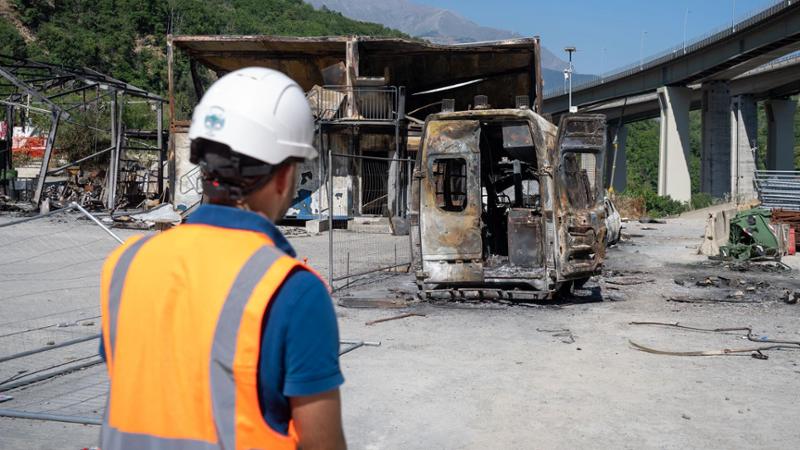Cenere e mezzi bruciati, viaggio nel cantiere Tav sotto assedio: “Peggior attacco dal 2011”