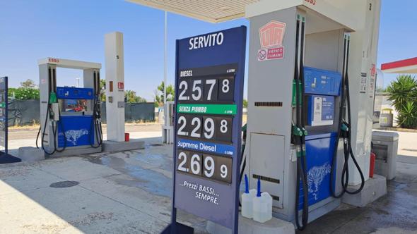 Gasolio, la denuncia del Garante: troppe pompe non hanno ancora tagliato i prezzi