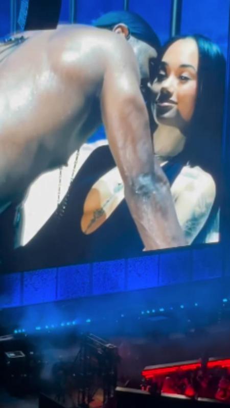 Fan si rifiuta di ballare con Usher sul palco