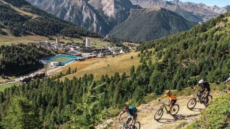 L’afa tra le vette, 26 gradi ai 2300 metri di Sestriere: “Ora investiamo sul turismo estivo”