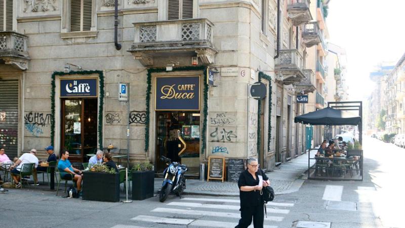 Fuoco al bar, l’intimidazione nella notte nel centro di Torino