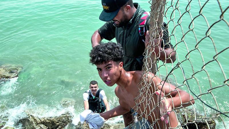 Usati come arma e poi scaricati. I migranti, moderni Ulisse alla mercé dei giochi dei potenti