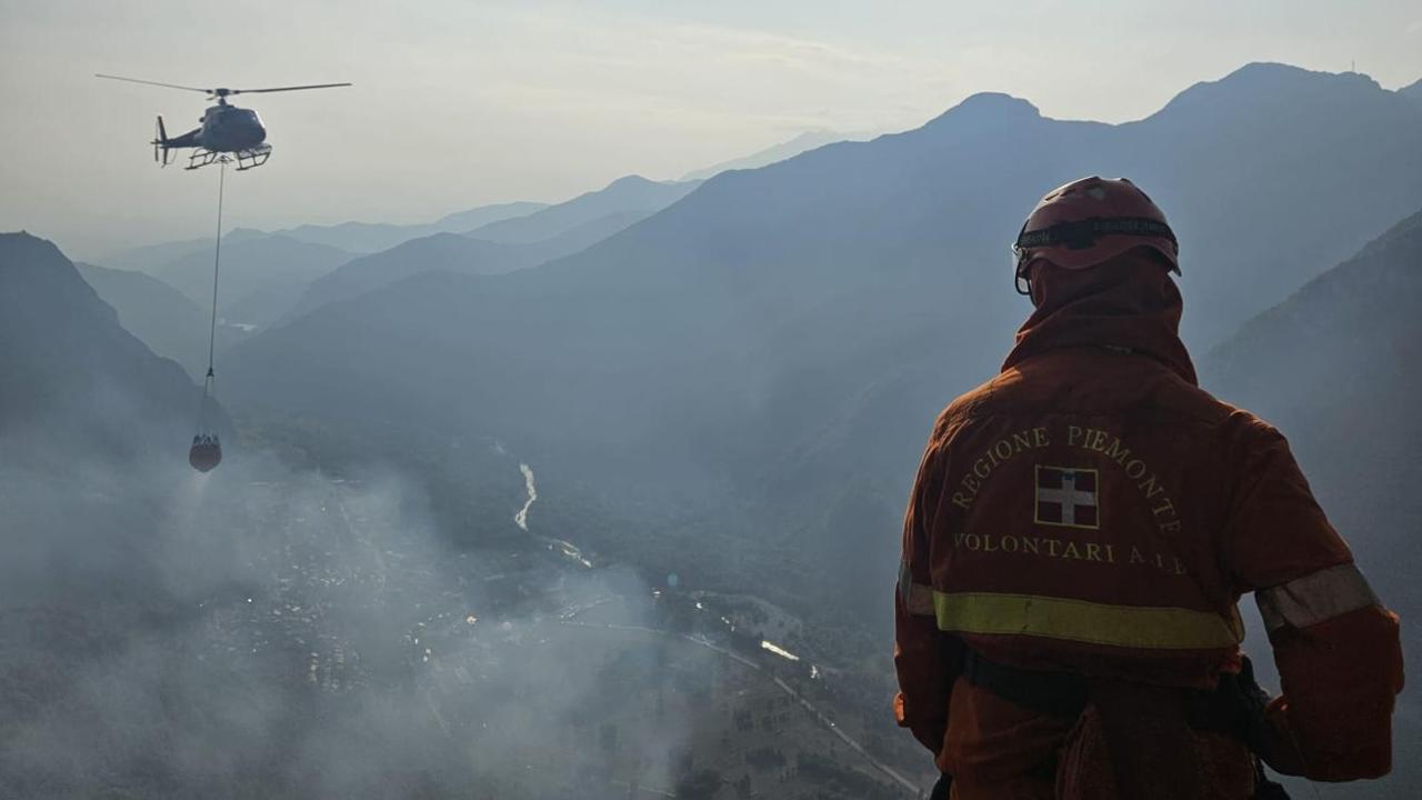 Incendio in Valle Gesso, Canadair in azione: 50 ettari di bosco in fumo nel Cuneese