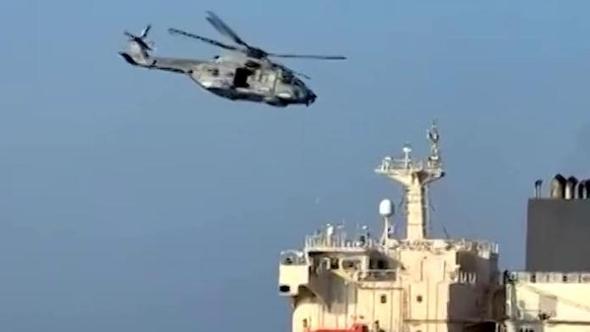 Le immagini dell'abbordaggio della petroliera della “flotta ombra”