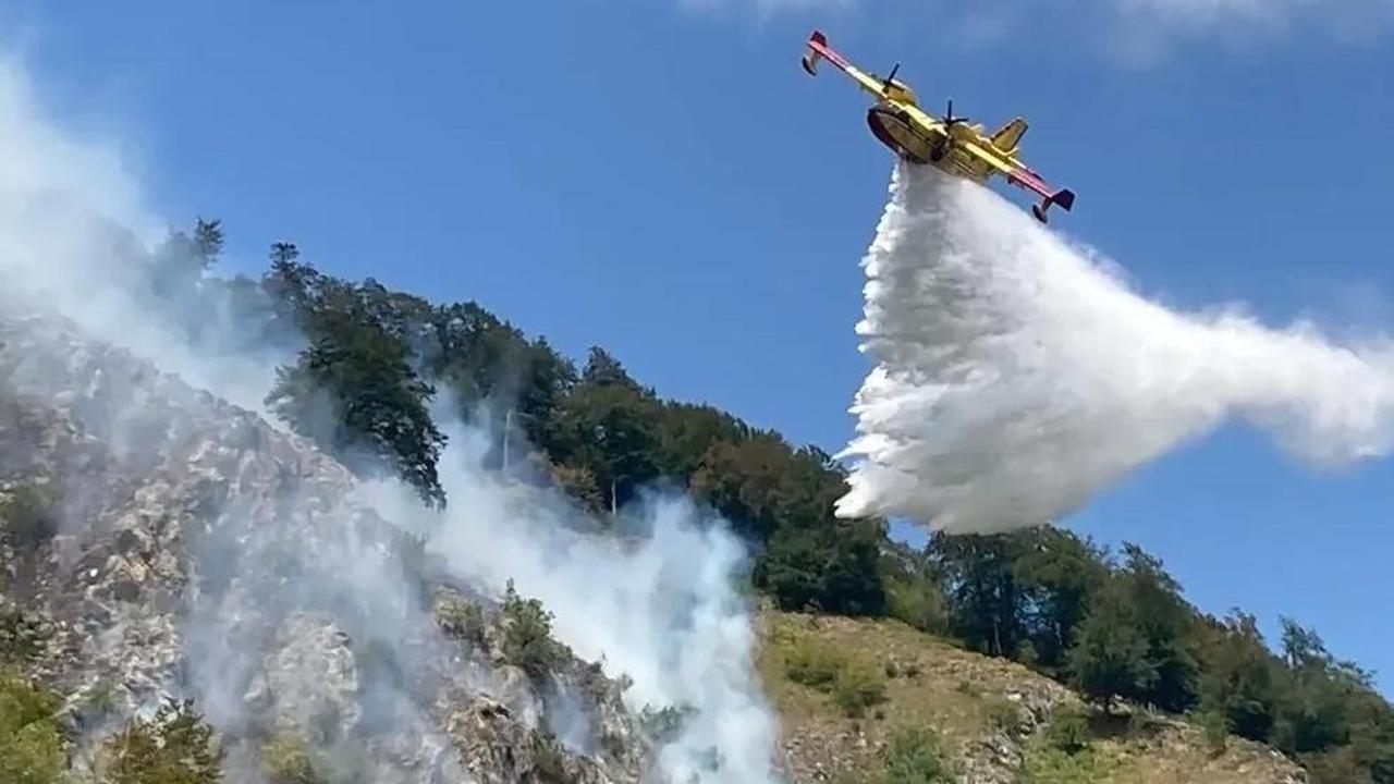 “Lottiamo contro il vento e massi incandescenti”, viaggio tra i vigili del fuoco in Valle Gesso