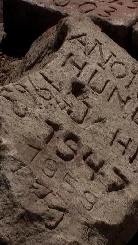 Il Reno si ritira e svela i segni delle antiche siccità: riemergono le "pietre della fame"