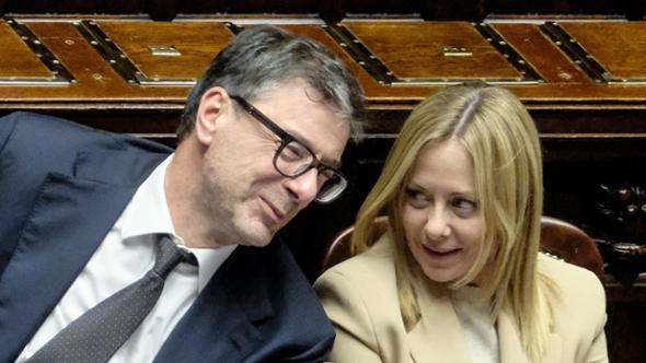 Gasolio, nuovo taglio: lo sconto fino al 25 agosto. Tensione nel governo