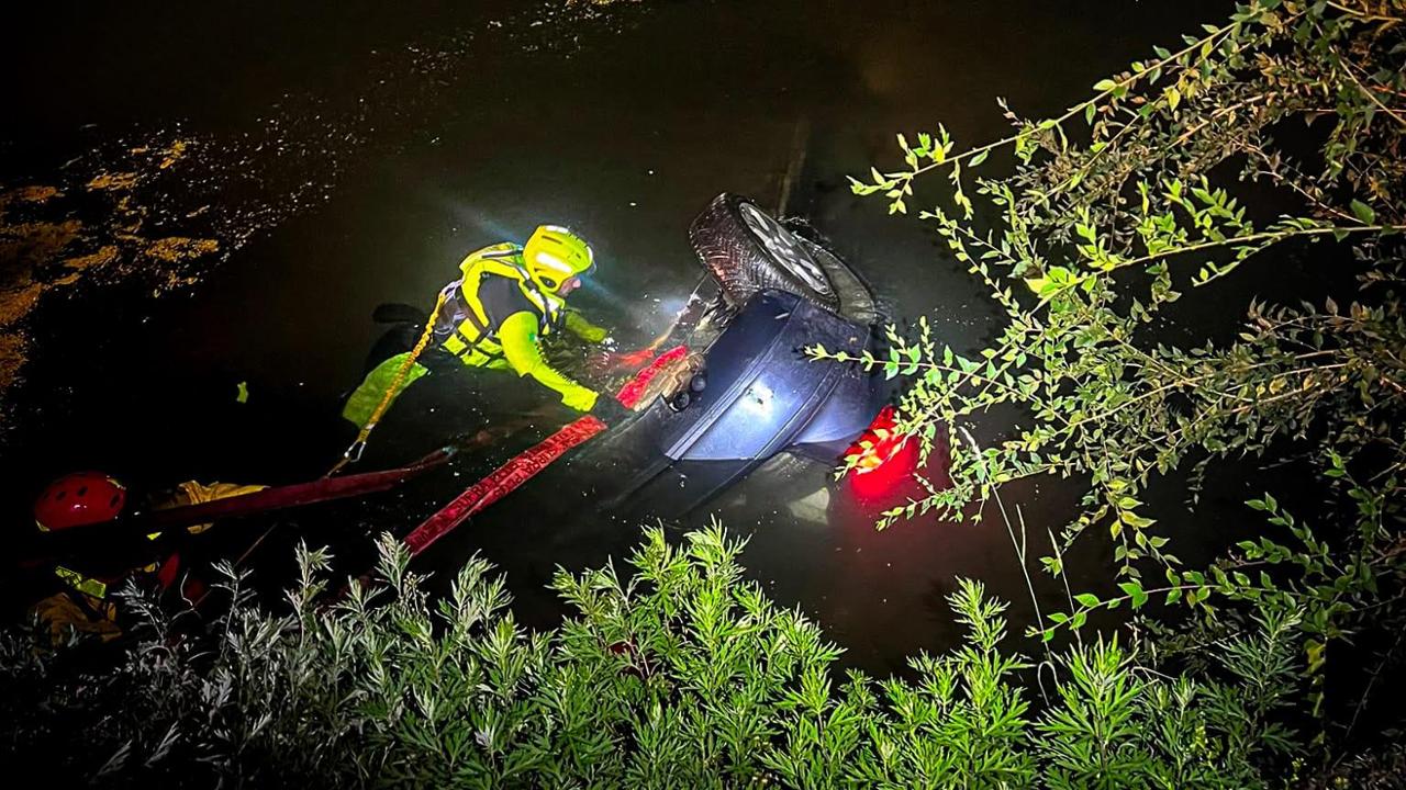 Auto finisce nel fiume Po a Torino dopo un inseguimento nella notte