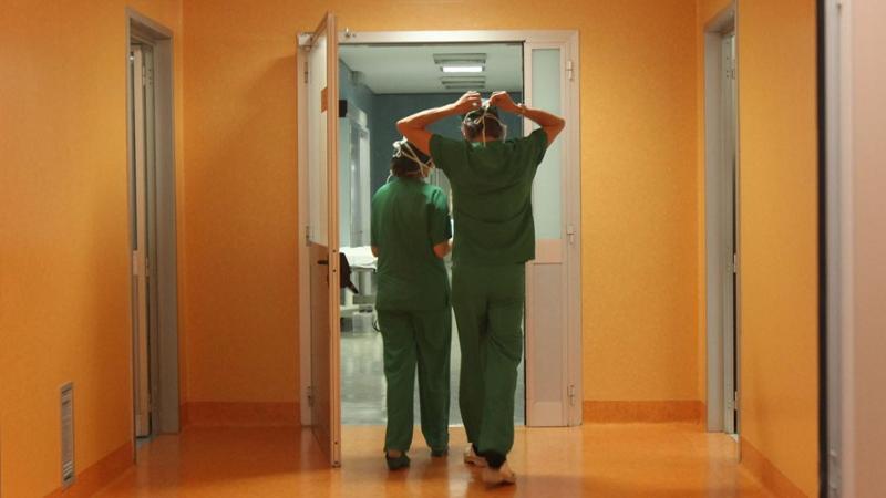 Torino, timbravano in reparto ma erano visite private: condannati due medici dell’ospedale Oftalmico