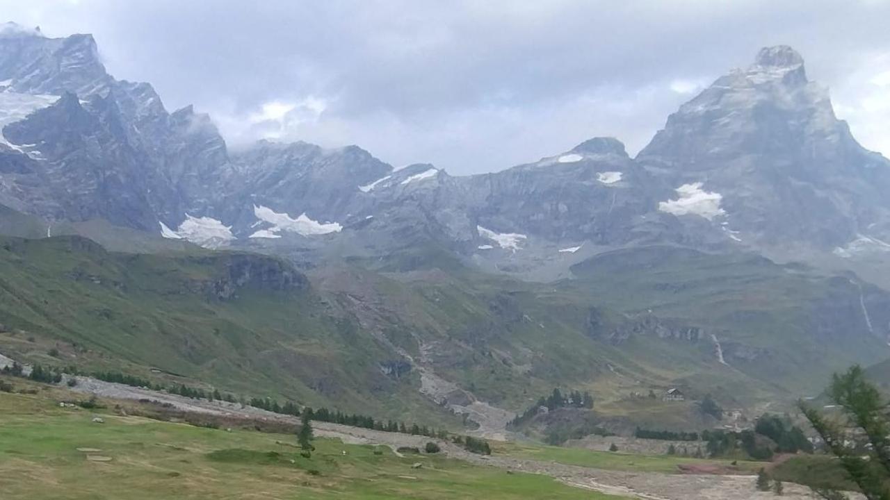 Chiuso il versante italiano del Cervino dopo una grande frana dalla parete Sud